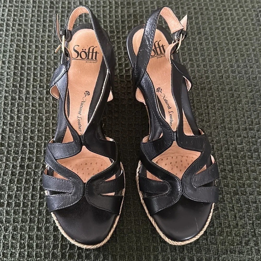 Söfft Leather Wedge Sandal​​​​